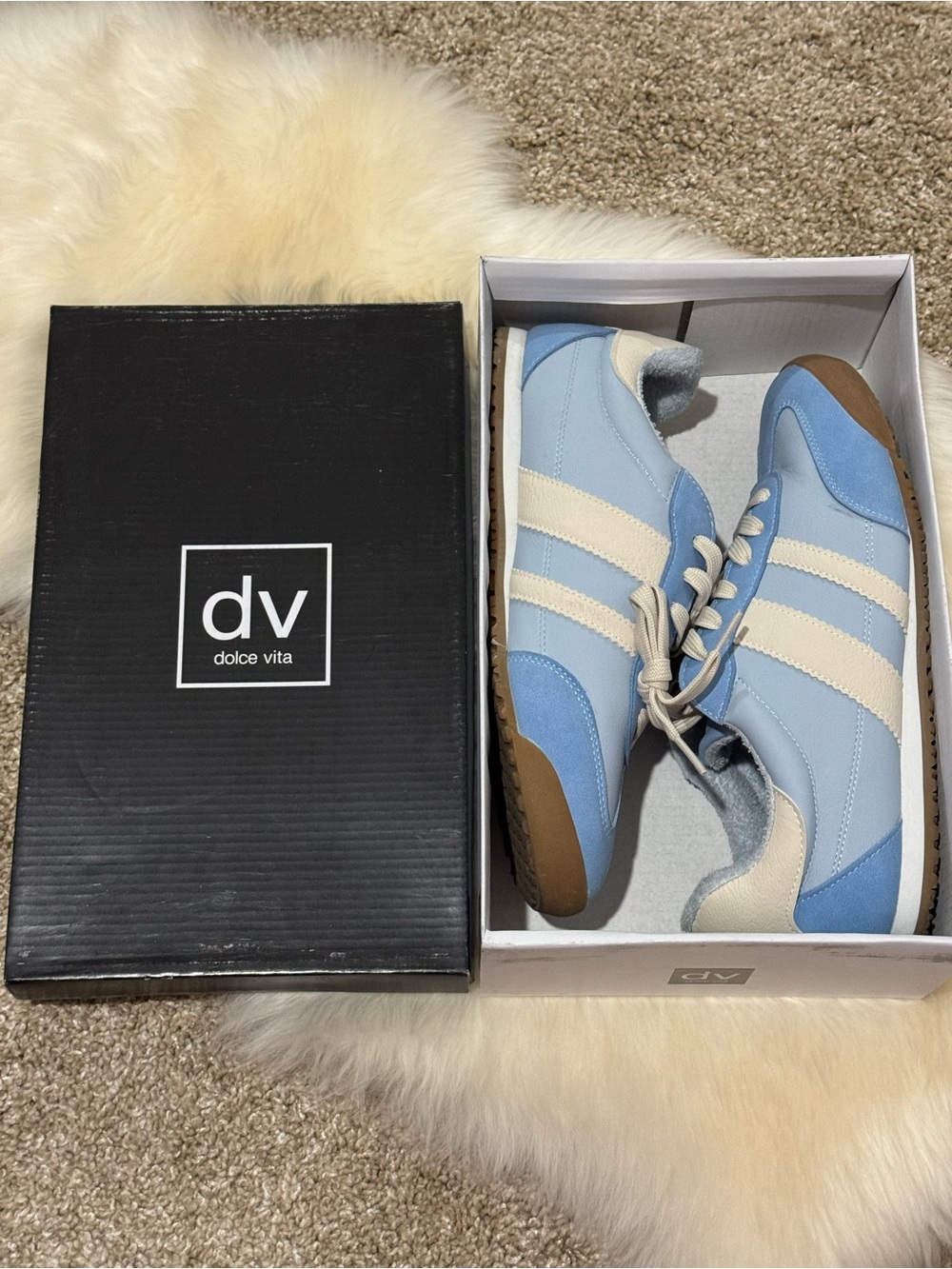 Dolce Vita Women’s Light Blue Retro Runner Sneakers Size 9